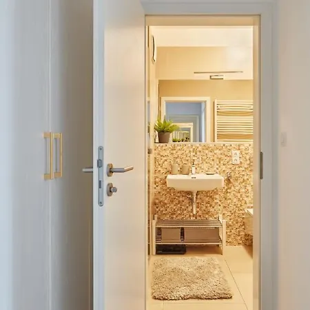 Prague Days - Bright Interior - Free Parking - Spacious Layout Exterior photo